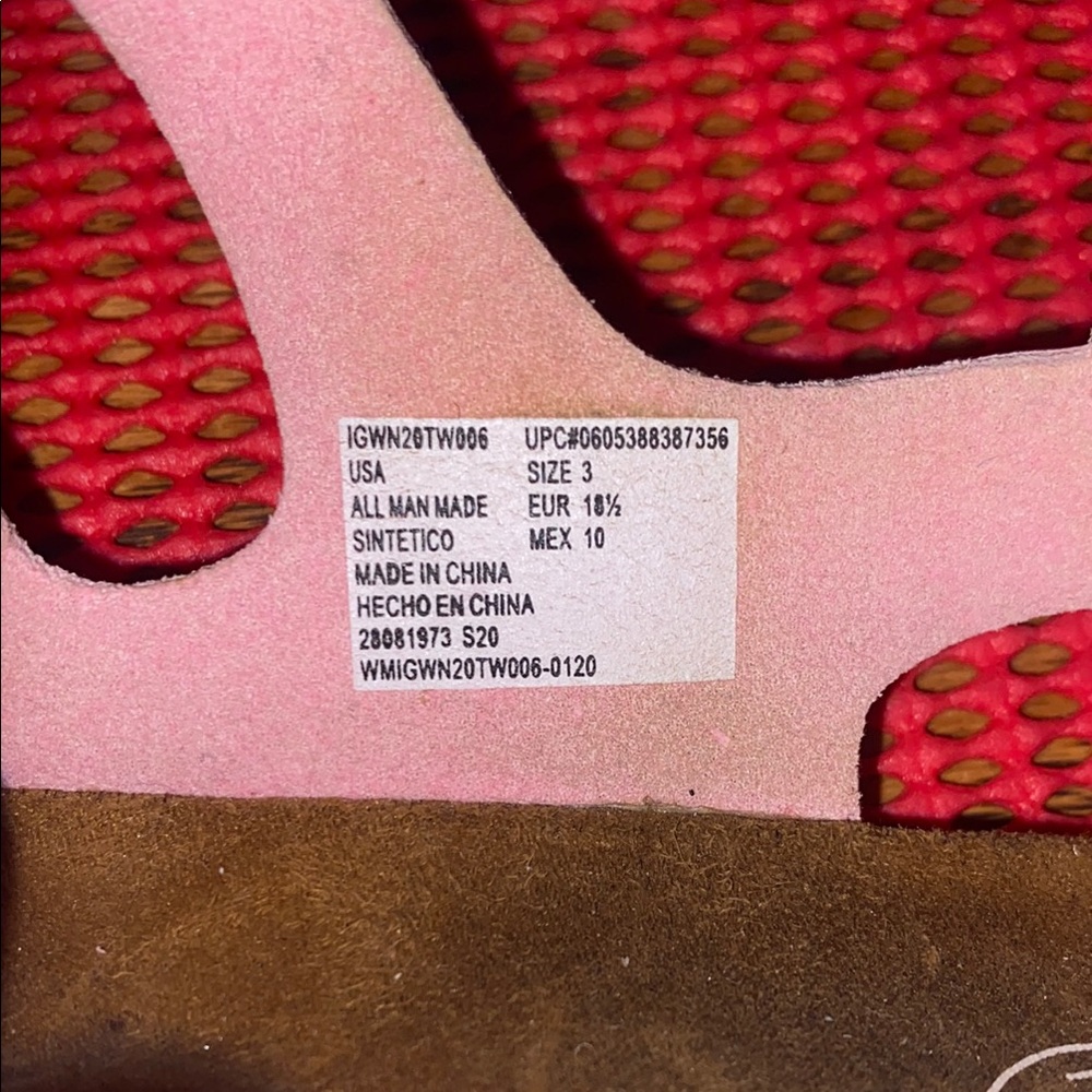 Pink Sandals with Decorative Heart Straps and Rounded Toe - Picture 3 of 4